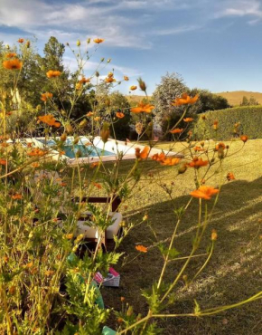 Casa con pileta propia exclusiva para 5 personas con asador estacionamiento y balcón con vistas a las sierras